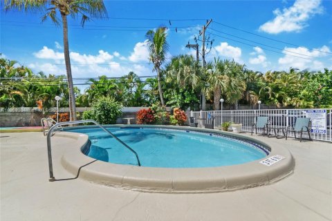 Condo in Fort Lauderdale, Florida, 2 bedrooms  № 2011036 - photo 10