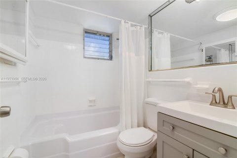 Condo in Fort Lauderdale, Florida, 2 bedrooms  № 2011036 - photo 8