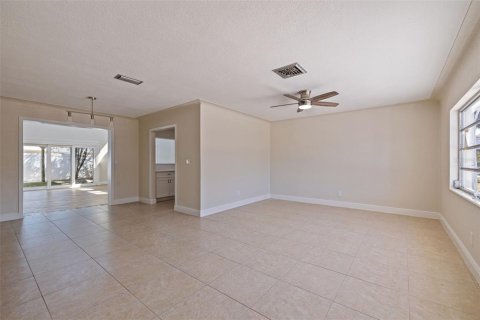 House in Saint Pete Beach, Florida 4 bedrooms, 197.32 sq.m. № 1642940 - photo 7