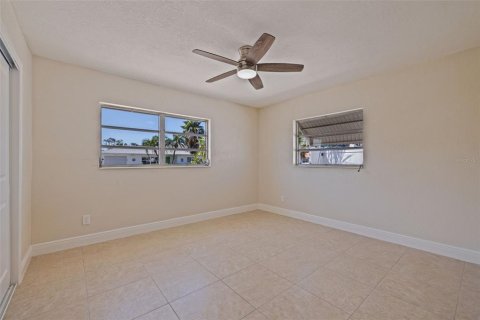 House in Saint Pete Beach, Florida 4 bedrooms, 197.32 sq.m. № 1642940 - photo 22