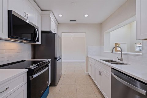 House in Saint Pete Beach, Florida 4 bedrooms, 197.32 sq.m. № 1642940 - photo 4
