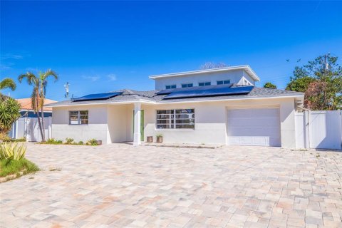House in Saint Pete Beach, Florida 4 bedrooms, 197.32 sq.m. № 1642940 - photo 27