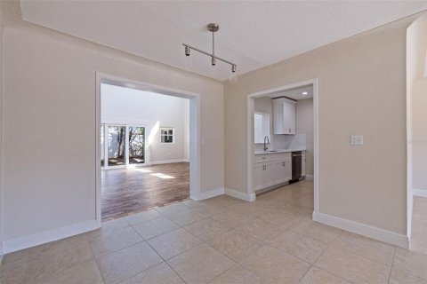 House in Saint Pete Beach, Florida 4 bedrooms, 197.32 sq.m. № 1642940 - photo 10