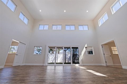 House in Saint Pete Beach, Florida 4 bedrooms, 197.32 sq.m. № 1642940 - photo 3
