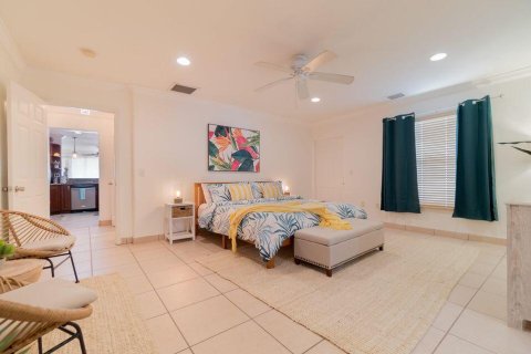 House in West Palm Beach, Florida 6 bedrooms, 233.46 sq.m. № 2169741 - photo 21