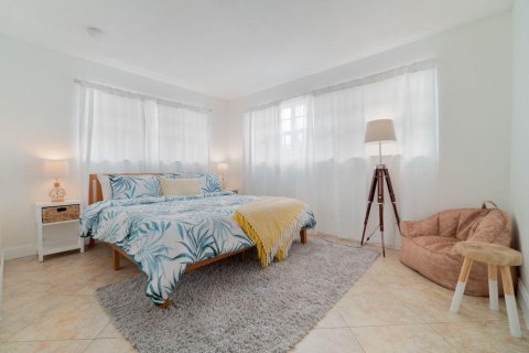 House in West Palm Beach, Florida 6 bedrooms, 233.46 sq.m. № 2169741 - photo 22