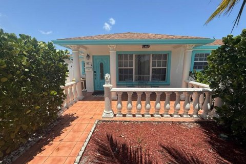 House in West Palm Beach, Florida 6 bedrooms, 233.46 sq.m. № 2169741 - photo 2