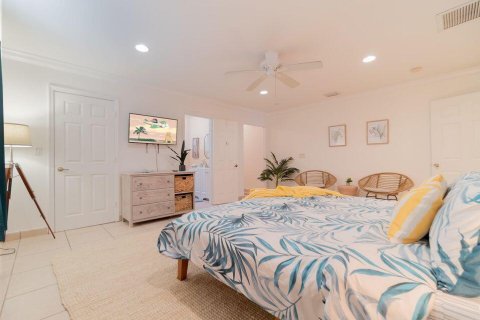 House in West Palm Beach, Florida 6 bedrooms, 233.46 sq.m. № 2169741 - photo 20