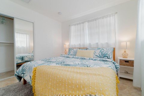 House in West Palm Beach, Florida 6 bedrooms, 233.46 sq.m. № 2169741 - photo 23