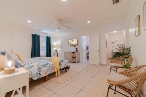 House in West Palm Beach, Florida 6 bedrooms, 233.46 sq.m. № 2169741 - photo 19