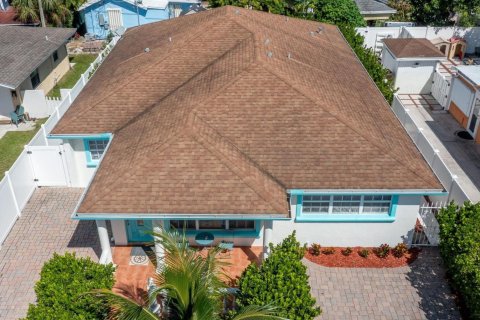 House in West Palm Beach, Florida 6 bedrooms, 233.46 sq.m. № 2169741 - photo 7