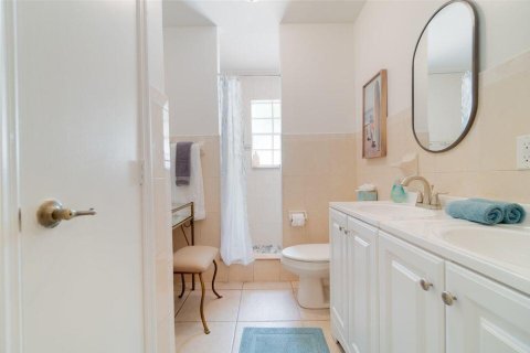 House in West Palm Beach, Florida 6 bedrooms, 233.46 sq.m. № 2169741 - photo 16