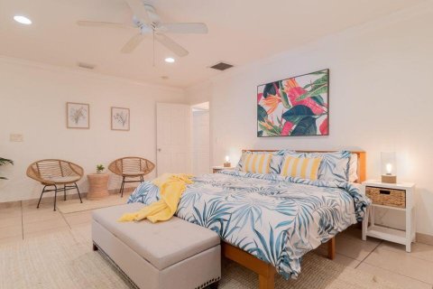 House in West Palm Beach, Florida 6 bedrooms, 233.46 sq.m. № 2169741 - photo 18