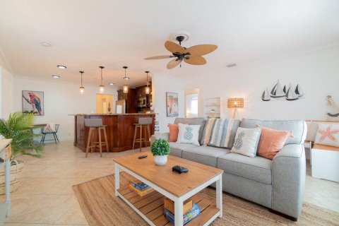House in West Palm Beach, Florida 6 bedrooms, 233.46 sq.m. № 2169741 - photo 11