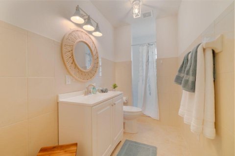 House in West Palm Beach, Florida 6 bedrooms, 233.46 sq.m. № 2169741 - photo 14