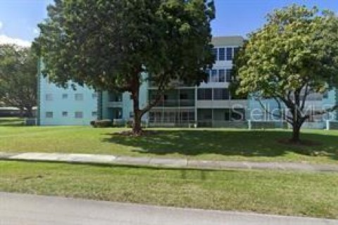 Condo in Lauderdale Lakes, Florida, 2 bedrooms  № 2128142