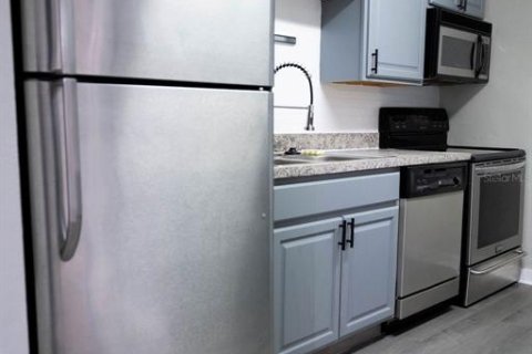 Casa en venta en Saint Petersburg, Florida, 3 dormitorios, 91.97 m2 № 2109748 - foto 3