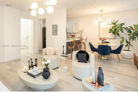 Condominio en alquiler en Doral, Florida, 3 dormitorios, 124.02 m2 № 2026439 - foto 2