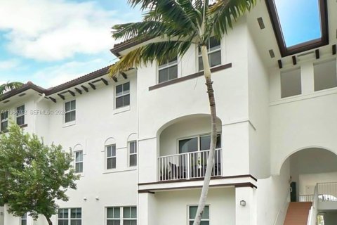 Condominio en Doral, Florida, 3 dormitorios  № 2026439