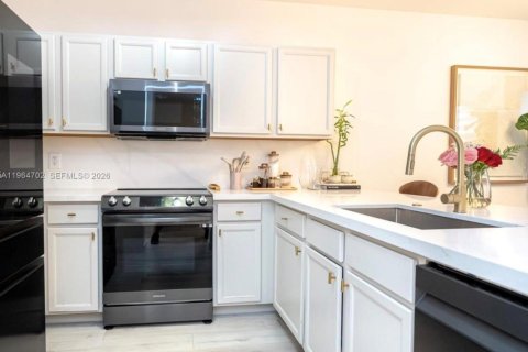 Condominio en alquiler en Doral, Florida, 3 dormitorios, 124.02 m2 № 2026439 - foto 5