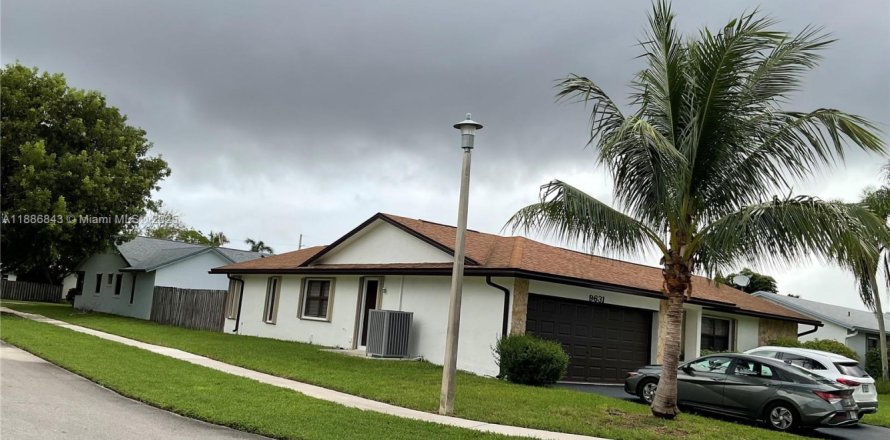 Casa en Sunrise, Florida 3 dormitorios, 196.86 m2 № 1933524