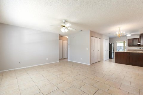 Casa en venta en Kissimmee, Florida, 2 dormitorios, 92.16 m2 № 1822513 - foto 4