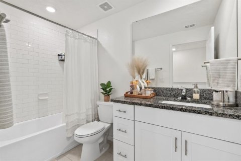 Touwnhouse à vendre à Tampa, Floride: 4 chambres, 192.96 m2 № 2099899 - photo 28