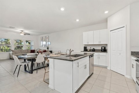 Touwnhouse à vendre à Tampa, Floride: 4 chambres, 192.96 m2 № 2099899 - photo 19