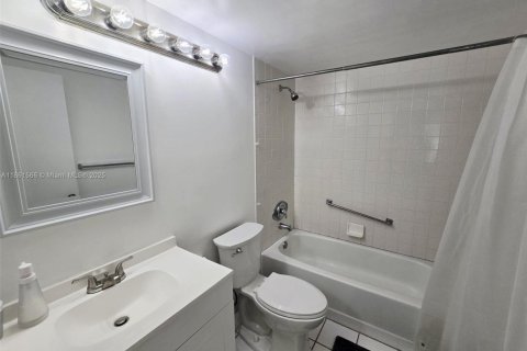 Condominio en alquiler en West Palm Beach, Florida, 2 dormitorios, 102.75 m2 № 1890264 - foto 13