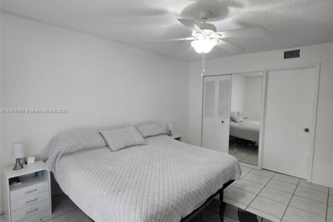 Condominio en alquiler en West Palm Beach, Florida, 2 dormitorios, 102.75 m2 № 1890264 - foto 11