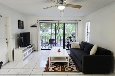 Condominio en alquiler en West Palm Beach, Florida, 2 dormitorios, 102.75 m2 № 1890264 - foto 3