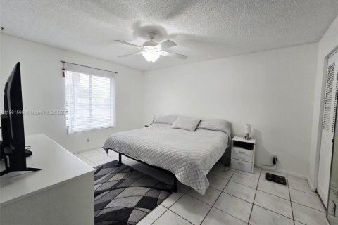 Condominio en alquiler en West Palm Beach, Florida, 2 dormitorios, 102.75 m2 № 1890264 - foto 12