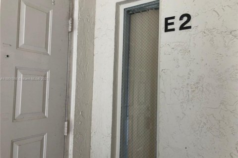 Condominio en alquiler en West Palm Beach, Florida, 2 dormitorios, 102.75 m2 № 1890264 - foto 2