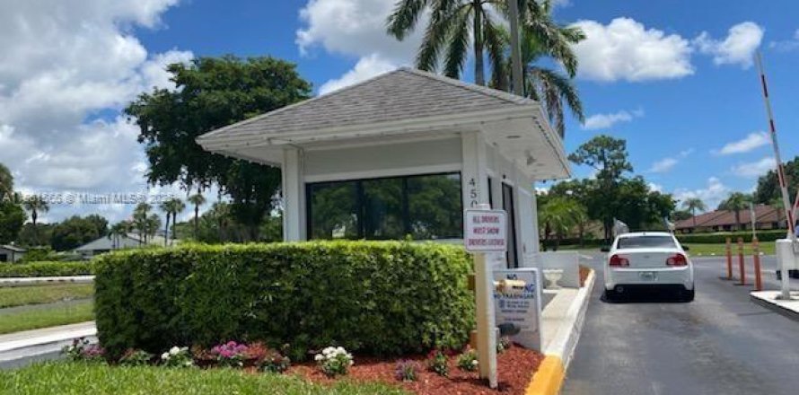 Condominio en West Palm Beach, Florida, 2 dormitorios № 1890264