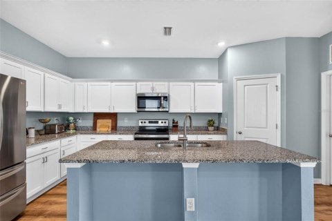Villa ou maison à vendre à Zephyrhills, Floride: 4 chambres, 177.63 m2 № 2418874 - photo 13