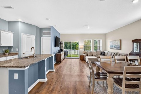 Villa ou maison à vendre à Zephyrhills, Floride: 4 chambres, 177.63 m2 № 2418874 - photo 4