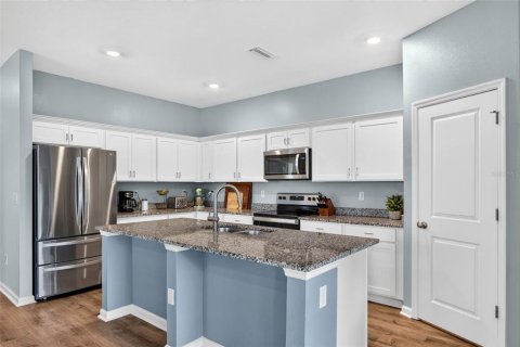Villa ou maison à vendre à Zephyrhills, Floride: 4 chambres, 177.63 m2 № 2418874 - photo 12