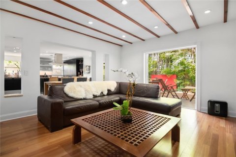 Casa en alquiler en Miami, Florida, 3 dormitorios, 174.47 m2 № 1159550 - foto 1