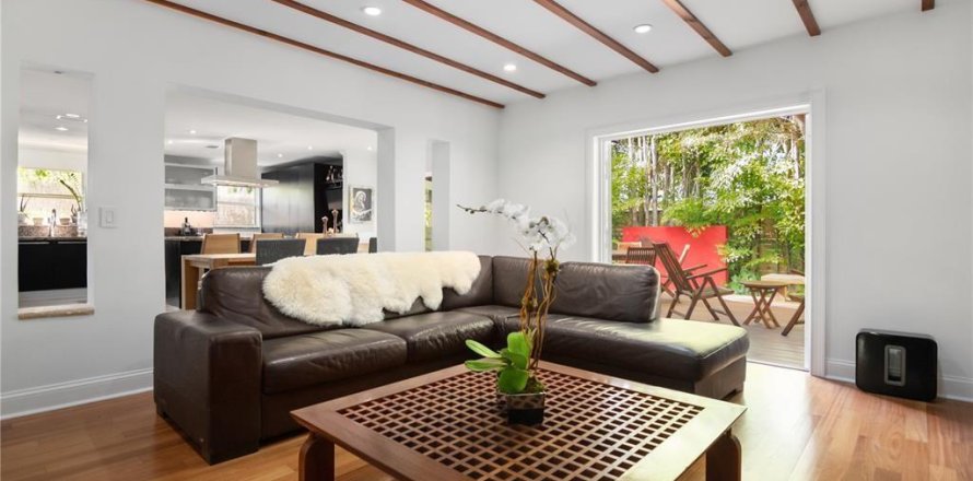 Casa en Miami, Florida 3 dormitorios, 174.47 m2 № 1159550