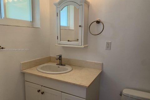 Condominio en venta en Bay Harbor Islands, Florida, 1 dormitorio, 65.03 m2 № 1985383 - foto 13