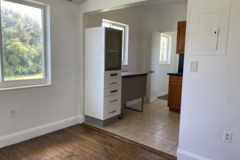 Condominio en venta en Bay Harbor Islands, Florida, 1 dormitorio, 65.03 m2 № 1985383 - foto 8