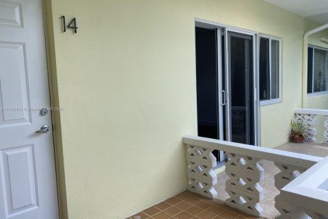 Condominio en venta en Bay Harbor Islands, Florida, 1 dormitorio, 65.03 m2 № 1985383 - foto 3