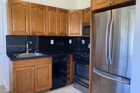 Condominio en venta en Bay Harbor Islands, Florida, 1 dormitorio, 65.03 m2 № 1985383 - foto 10