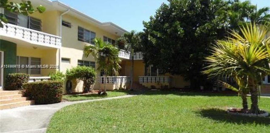 Condominio en Bay Harbor Islands, Florida, 1 dormitorio № 1985383