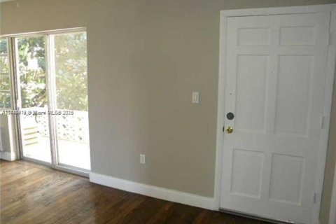 Condominio en venta en Bay Harbor Islands, Florida, 1 dormitorio, 65.03 m2 № 1985383 - foto 6