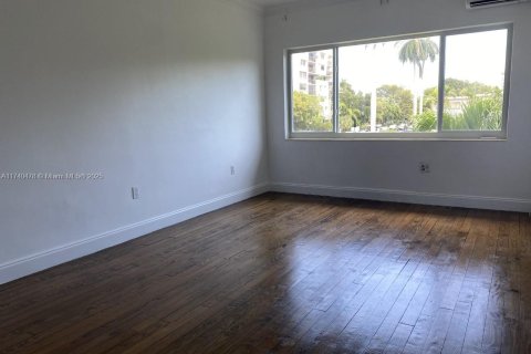 Condominio en venta en Bay Harbor Islands, Florida, 1 dormitorio, 65.03 m2 № 1985383 - foto 11