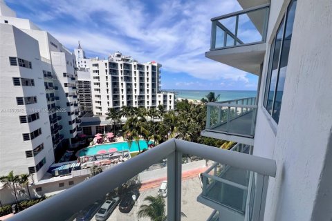 Condominio en alquiler en Miami Beach, Florida, 3 dormitorios, 141.68 m2 № 1889246 - foto 16