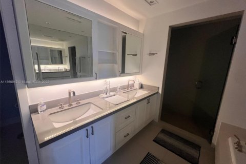 Condominio en alquiler en Miami Beach, Florida, 3 dormitorios, 141.68 m2 № 1889246 - foto 10