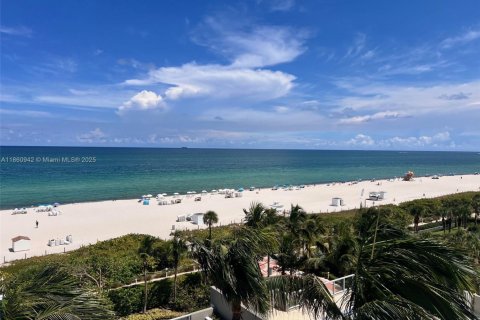 Condominio en alquiler en Miami Beach, Florida, 3 dormitorios, 141.68 m2 № 1889246 - foto 1
