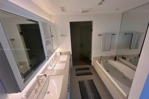 Condominio en alquiler en Miami Beach, Florida, 3 dormitorios, 141.68 m2 № 1889246 - foto 9